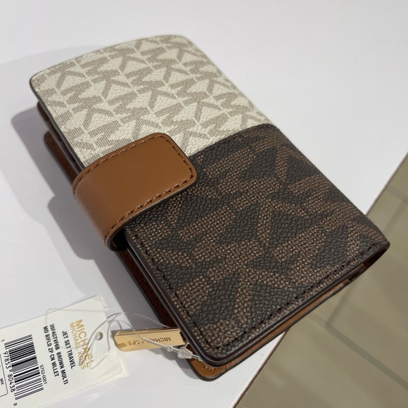 MICHAEL KORS Jet Set Medium Zip CN Two-Tone Logo Bifold Wallet
Brown Multi
NWT - Picture 6 of 16